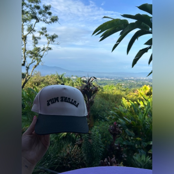 Future Milf hat - Picture 2 of 2